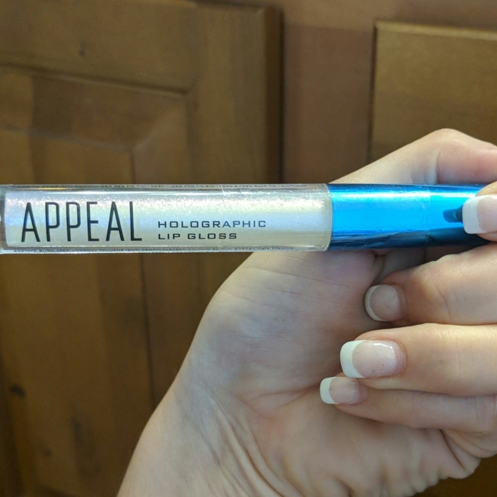 Holographic lip gloss